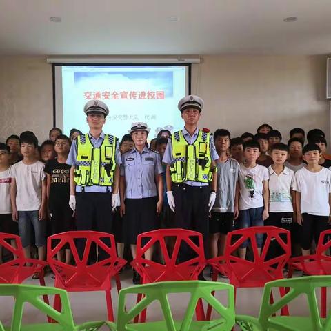 洛宁交警大队，携手新宇小学，共创文明洛宁！