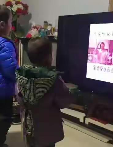 手势舞《有你就幸福》——乔楼二幼停课不停学活动