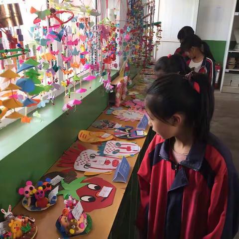 李家庄寄宿制小学庆六一书画展活动