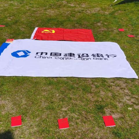 2023年松阳支行组织开展“凝聚支行女神力量，践行党的二十大精神”主题活动，男职工助力女神节。