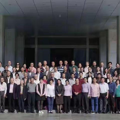 汕头市岭海诗社第八届第一次会员大会暨《岭海诗词萃编》首发式掠影