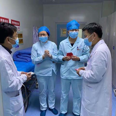 新春慰问暖人心     大年三十院领导亲切慰问坚守岗位医务人员和住院患者