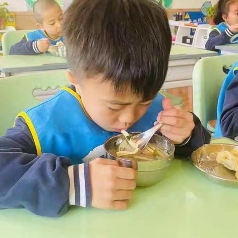 宋庆龄幼儿园幼苗二班孩子们今天的美食分享