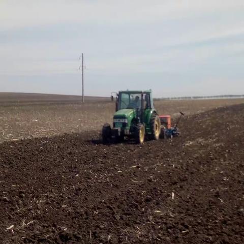 大豆全程机械化示范田春播工作全面启动