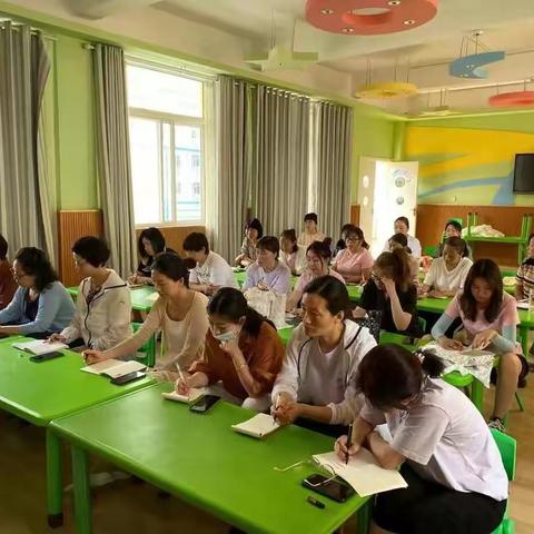 《凝心聚力 务实笃行》                                   –––实验幼儿园园本培训活动