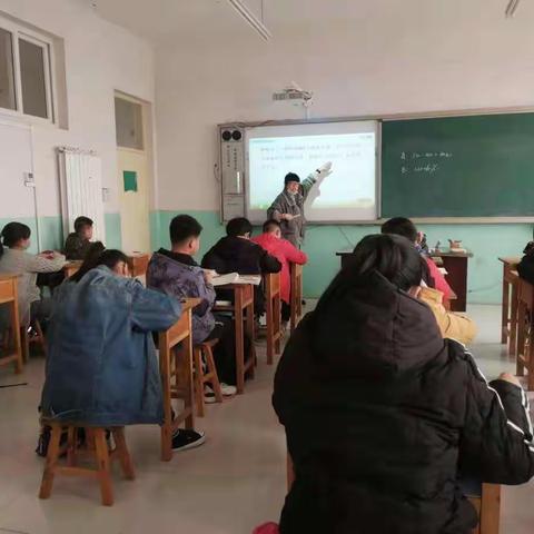 推门听课，助力成长——记桃园小学推门听课活动