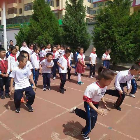 何芳  薛家湾第一小学二年级体育捆绑式评价教学（副本）