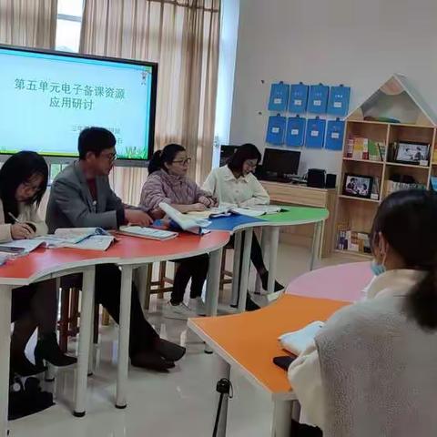 【成长•教研】聚集体智慧    破“面积”难关——广昌县第二小学三年级数学电子备课资源应用研讨活动记