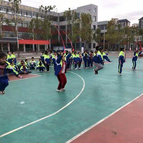 趣味运动，快乐成长——东华路小学一年级课外活动持续开展