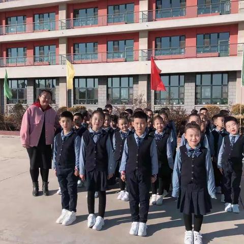 七彩阳光，炫彩童年！