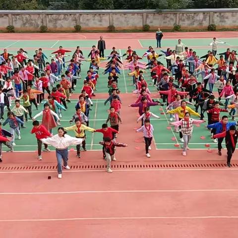 走近零距离     筑建新环境——新铺镇土桥完小家长开放日活动