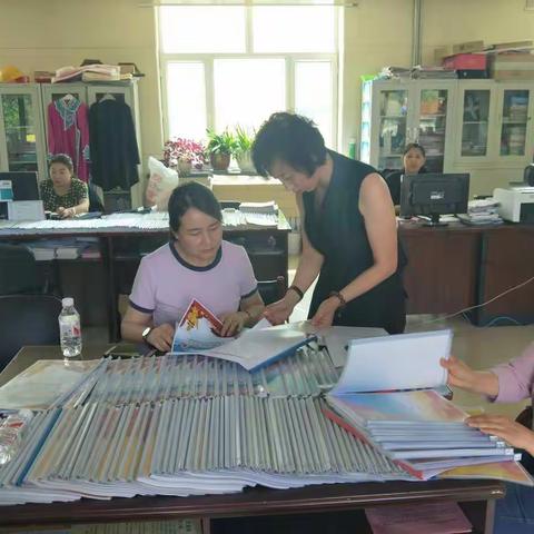 尼尔基社区党委对各社区扫黑除恶等当前重点工作进行督查