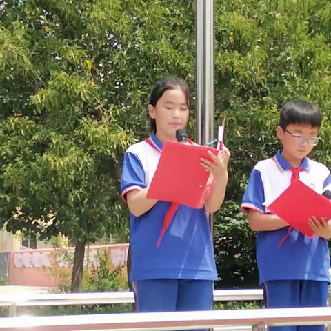 学习二十大 红领巾飘起来——康集明德小学少先队分批入队仪式