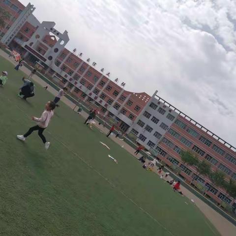 园艺场双语幼儿园小二班“五彩风筝童心飞扬”社会实践活动