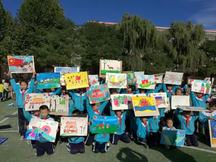 长庆小学迎"国庆"绘画大赛