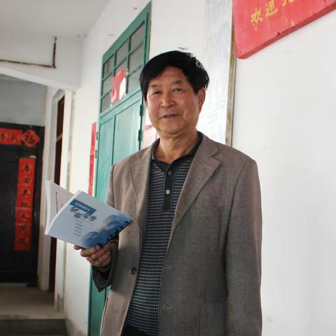 古稀谱新曲:周映吉再出诗歌集