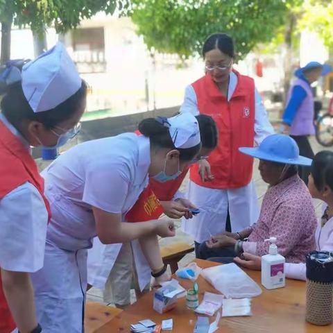 5·12国际护士节——通海妇幼保健院护士志愿者进六一社区