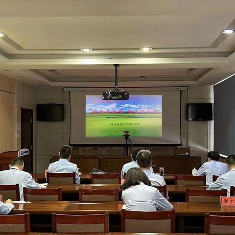 两级联动同发力，学习榜样建新功——锡盟税务局党委纪检组开展“学先进典型 树先锋形象”活动