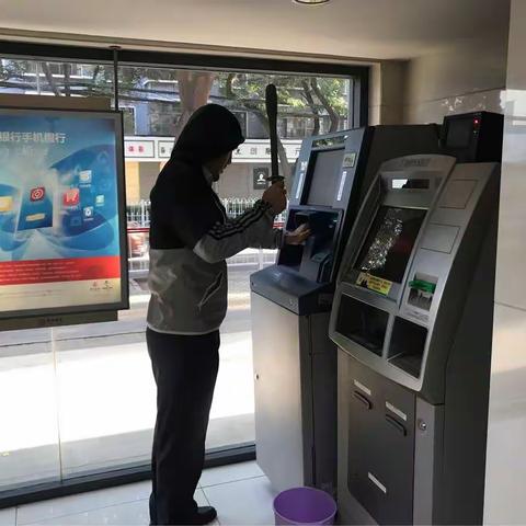 南昌路支行突发事件应急预案演练