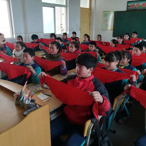 学习队知识，争做新时代好少年！--高新区韩集联校季寺中心小学规范少先队标志标识