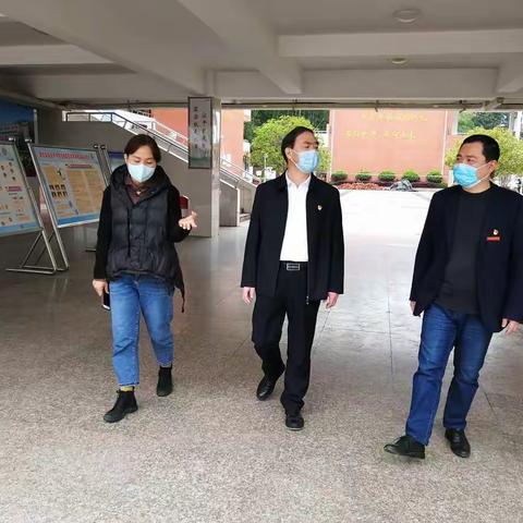 张春华县长深入城关中学调研指导开学准备工作