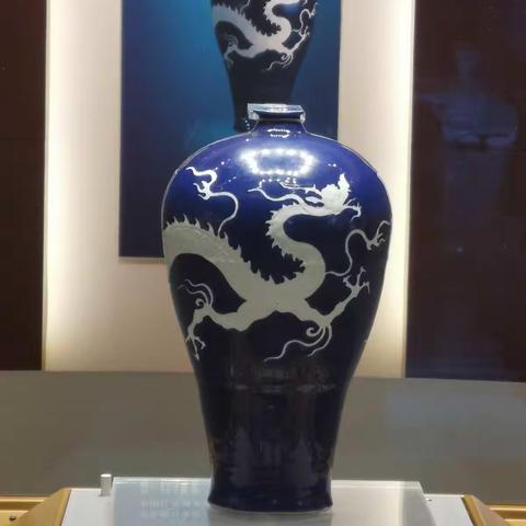 国宝级镇馆之宝《霁蓝釉白纹龙梅瓶》扬州博物馆2021.10.16