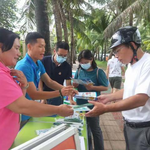 2022年5月31日我村委开展“禁毒宣传进万家”——“进村宣传活动”