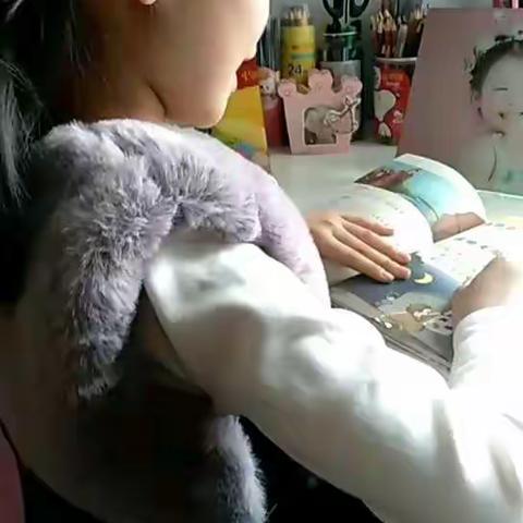 我为乡贤街小学代言一五班赵奕格