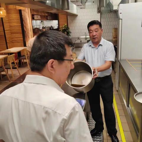 【西旅集团】西饮股份公司西安烤鸭店开展安全生产月端午节期间专项安全检查