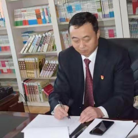 克山县实验小学召开“解放思想、勇于担当、积极作为，求真务实”专题组织生活会