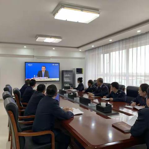 走进“两会”——学习两会精神主题党日活动
