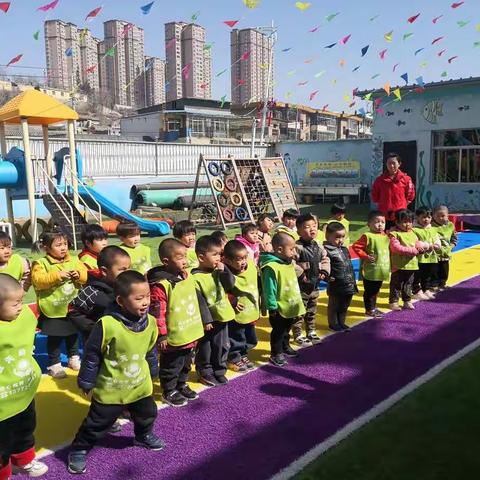 蓝天幼儿园小二班入园一小步，迈出一大步