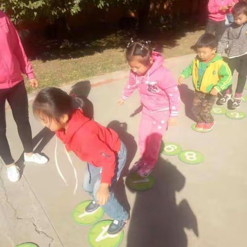 大一班小朋友参加体能大循环👍👍👍