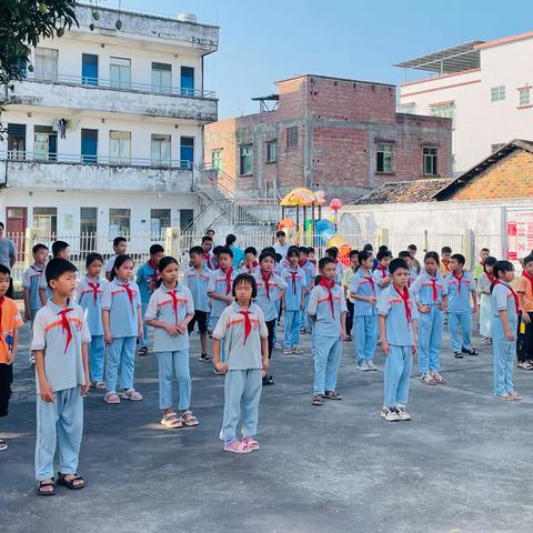 “快乐六一，永葆童心”——那霍镇覃坑小学开展“六一”游园活动