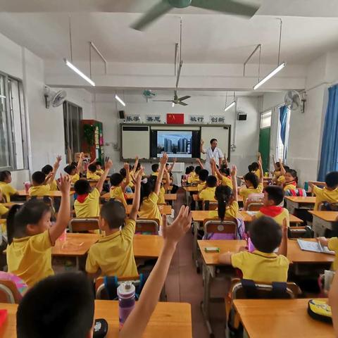 榕湖小学2018级6班小蜜蜂中队——“榕树爸爸妈妈进课堂”活动之了解身边的职业