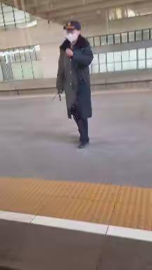 京都出行之一 最美秦皇岛站人