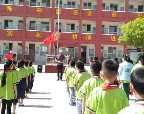 队旗高高飘扬，红领巾系满理想———南尹小学一年级入队礼