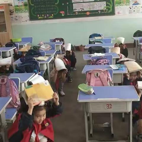 九原街学区解原小学地震逃生演练