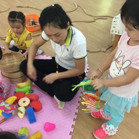 12月份自主游戏分享小五班何慧（副本）