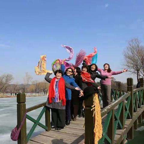 老同学们，你们好吗