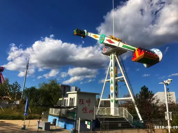 走进赤峰海贝尔游乐城.