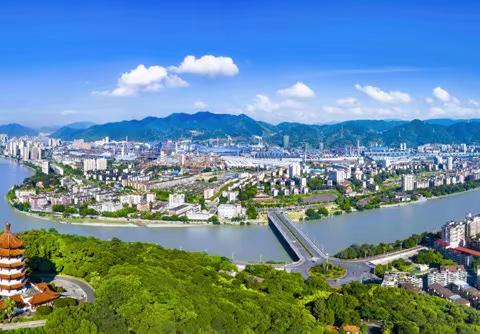 市政府主要领导参加第五批国家生态文明建设示范区表彰授牌仪式