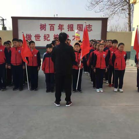 铭记英雄先烈 开拓美好未来     --孙家小学开展清明节祭扫烈士墓活动