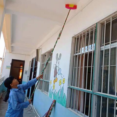 国庆第3天，永安小学全体教师依然坚守在工作岗位，继续为学校均衡迎国检做准备。