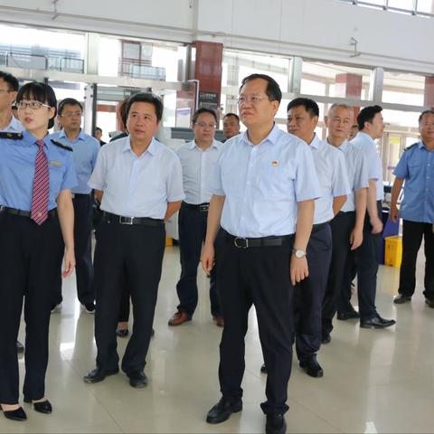 市委常委、市纪委书记、市监委代主任李向前到建设办督导全国文明城市创建工作