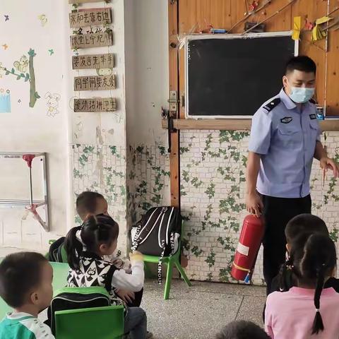 鹿寨县四排育苗幼儿园11.9消防安全演练
