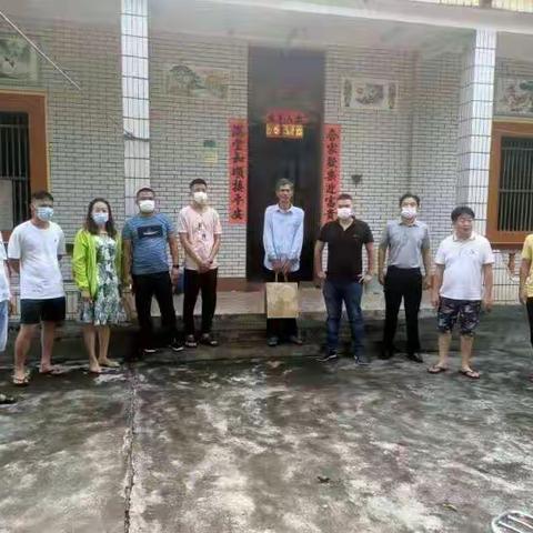 塔市村开展中秋节慰问活动