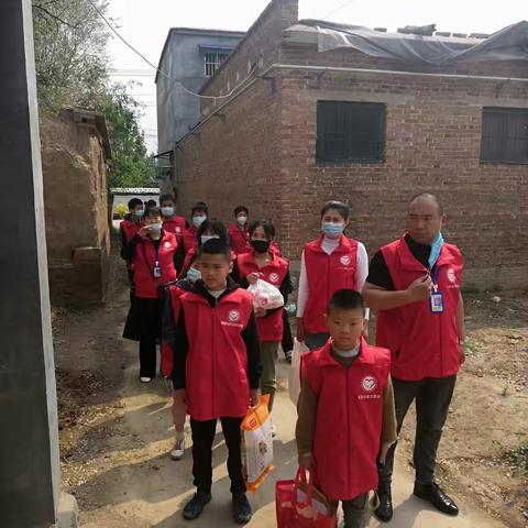 抗疫战斗在继续，送爱脚步不停歇