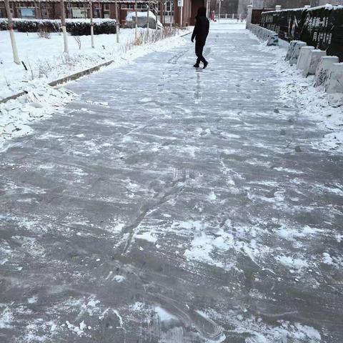 冬雪是景   除雪是情