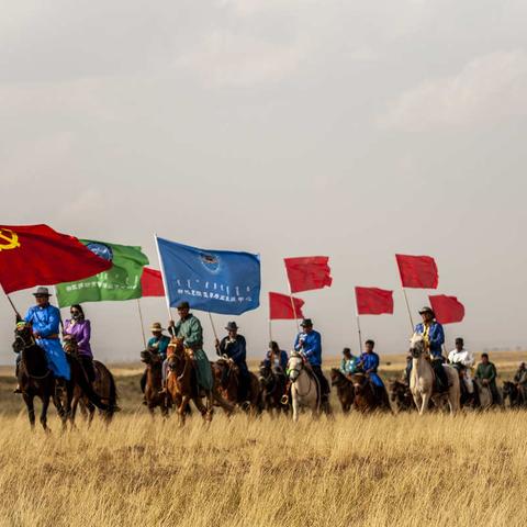 草原牧民心向党